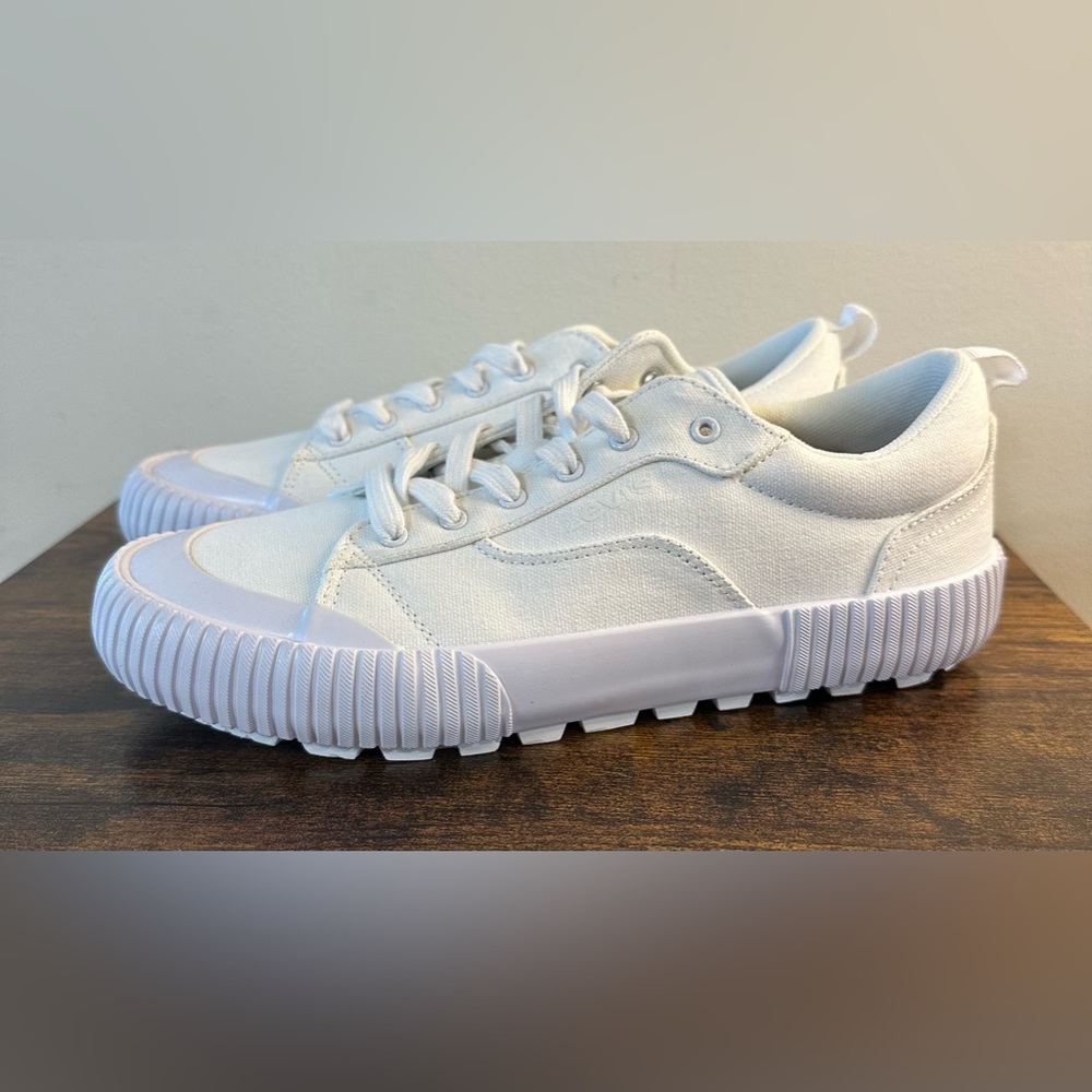 Levi’s Womens White Platform Canvas Sneakers NWT Various Sizes